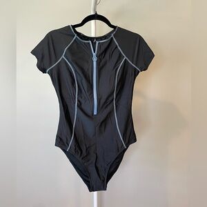 Black and Blue One-piece Rashguard Swimsuit Short-Sleeved Zip Front Large NWT